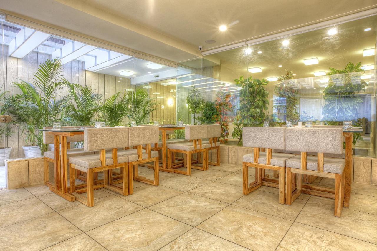 Scenaria Hotel Ahmedabad Buitenkant foto