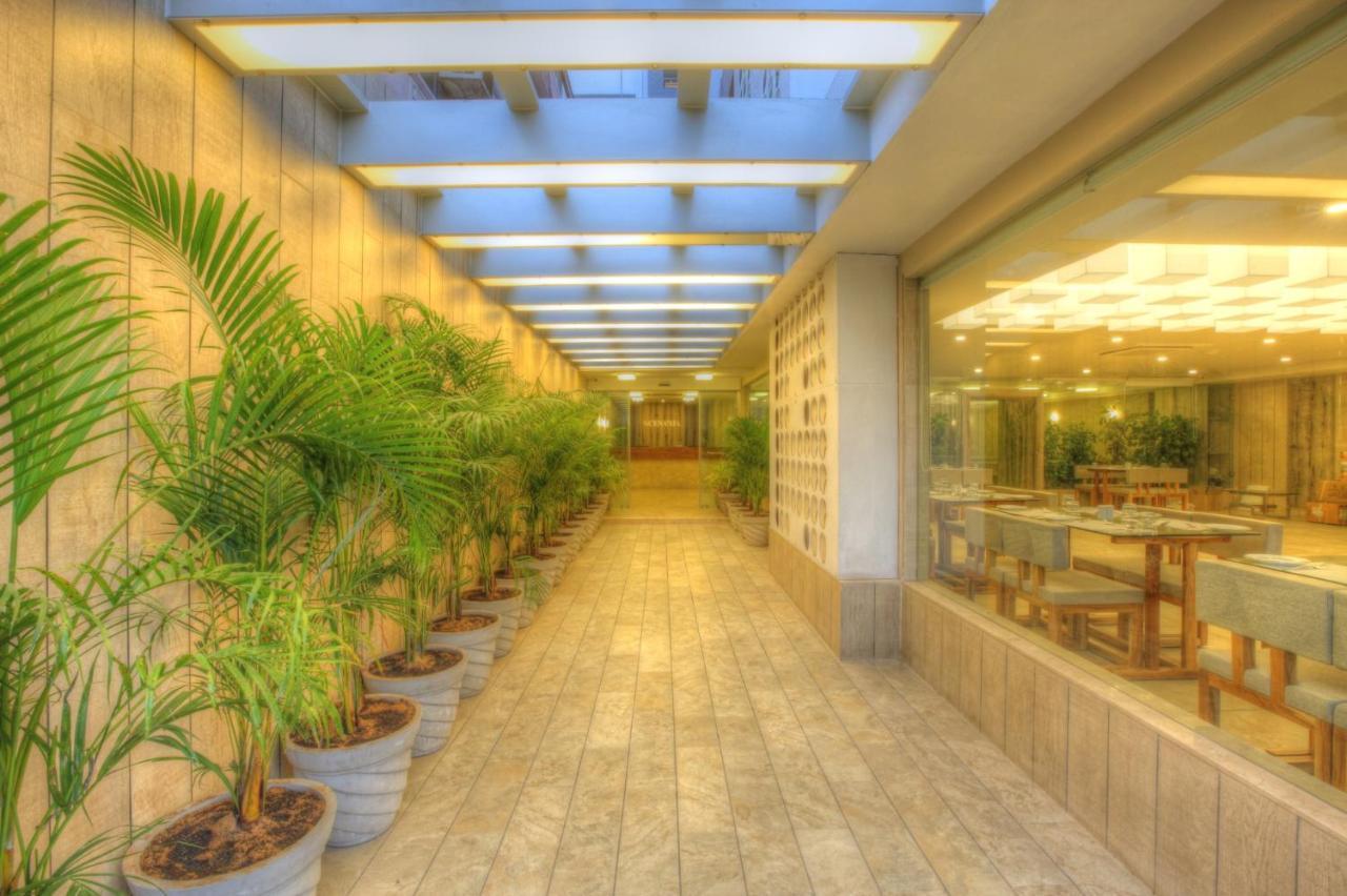 Scenaria Hotel Ahmedabad Buitenkant foto