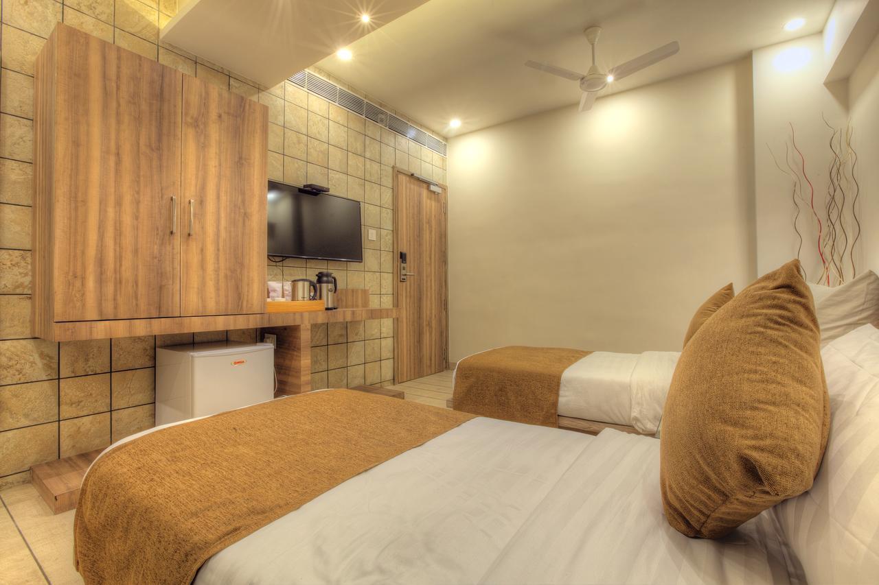 Scenaria Hotel Ahmedabad Buitenkant foto