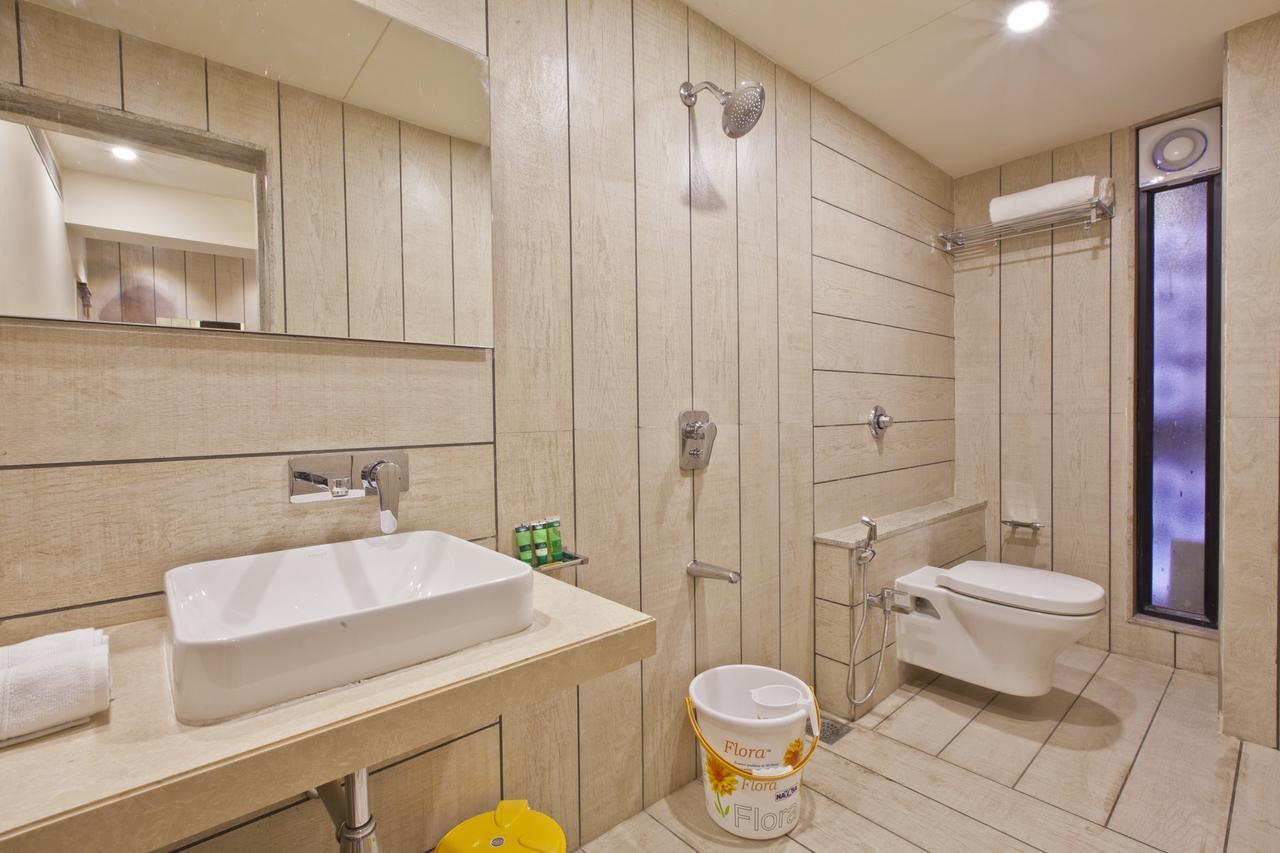 Scenaria Hotel Ahmedabad Buitenkant foto