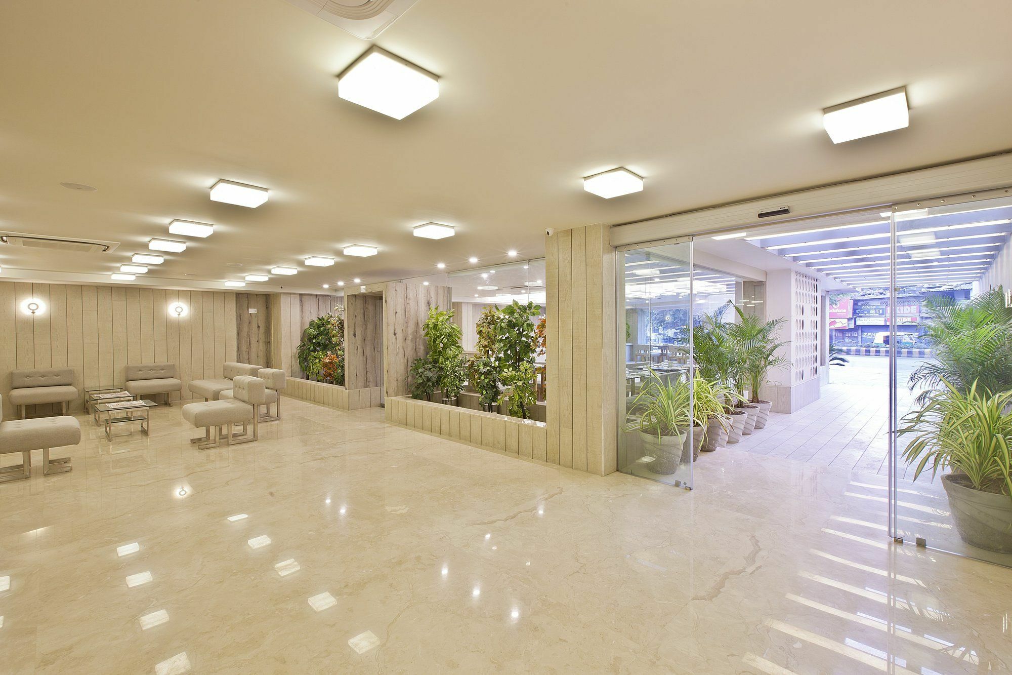 Scenaria Hotel Ahmedabad Buitenkant foto