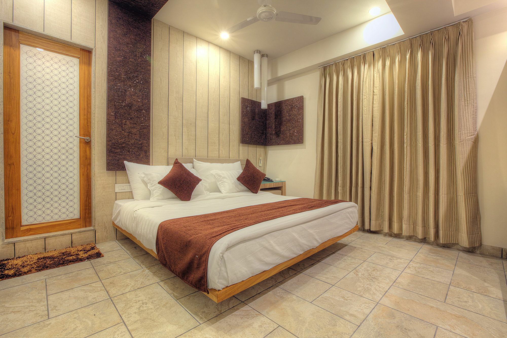 Scenaria Hotel Ahmedabad Buitenkant foto