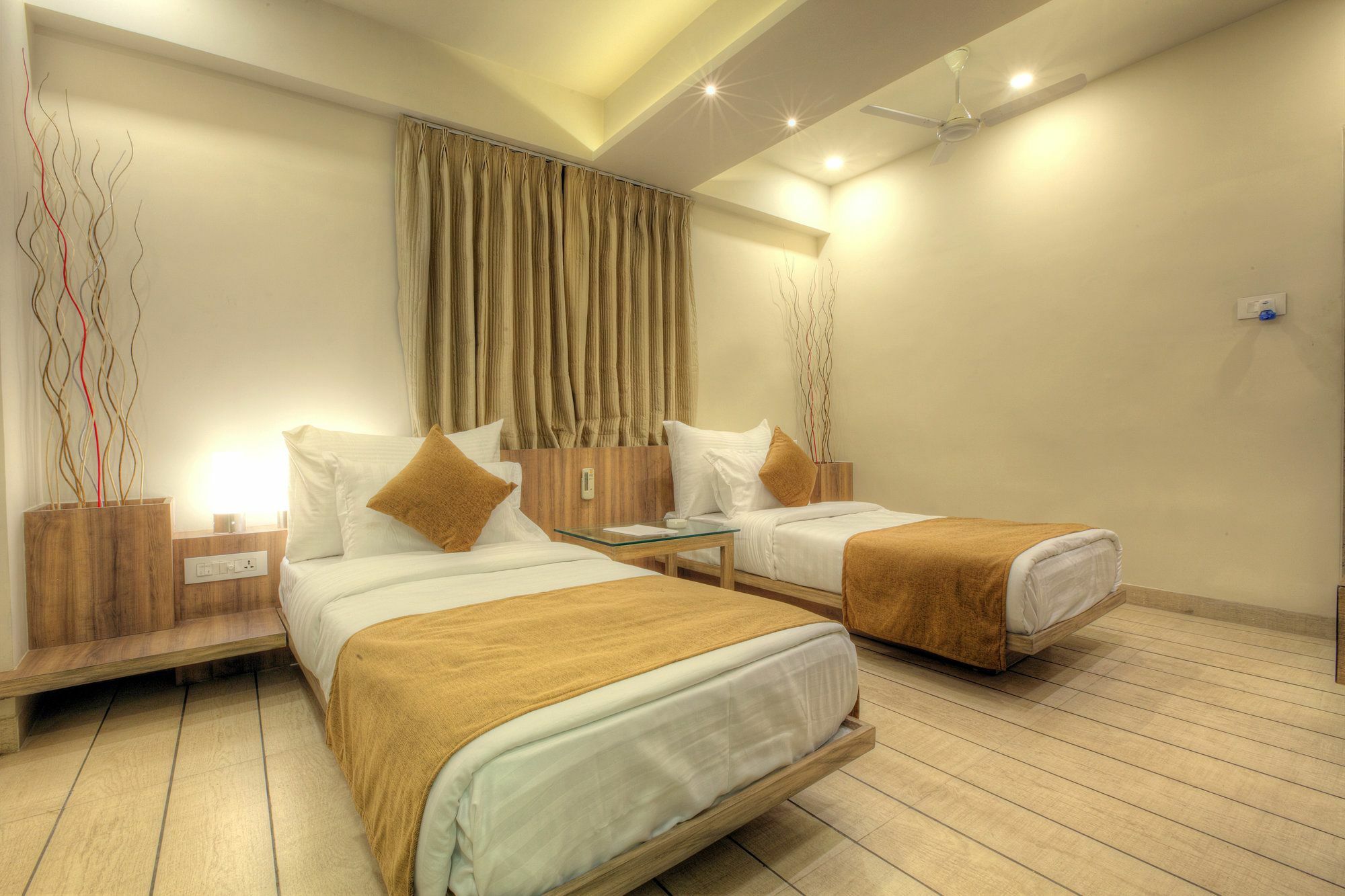 Scenaria Hotel Ahmedabad Buitenkant foto